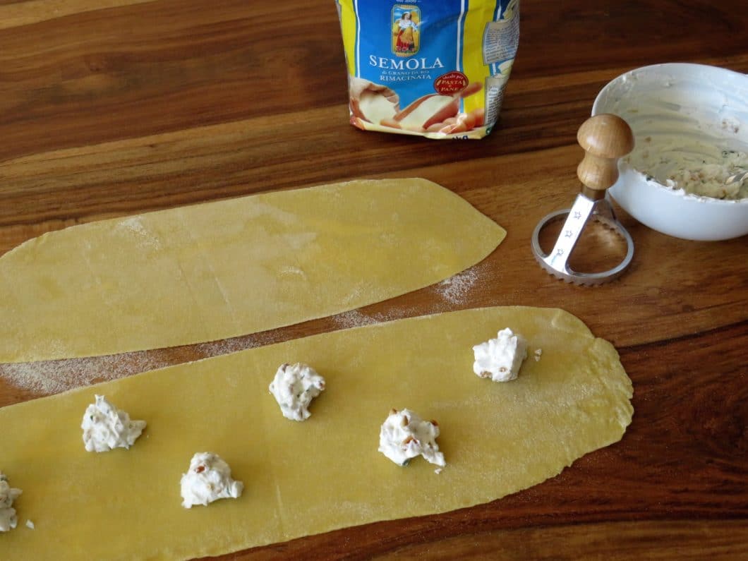 Ravioli mit Ziegenfrischkäse und Pinienkernen - genussfreudig