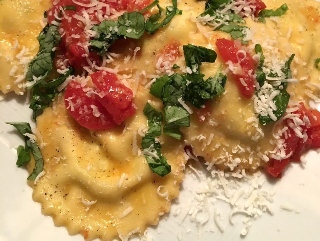 Ravioli mit Ziegenfrischkäse und Pinienkernen - genussfreudig