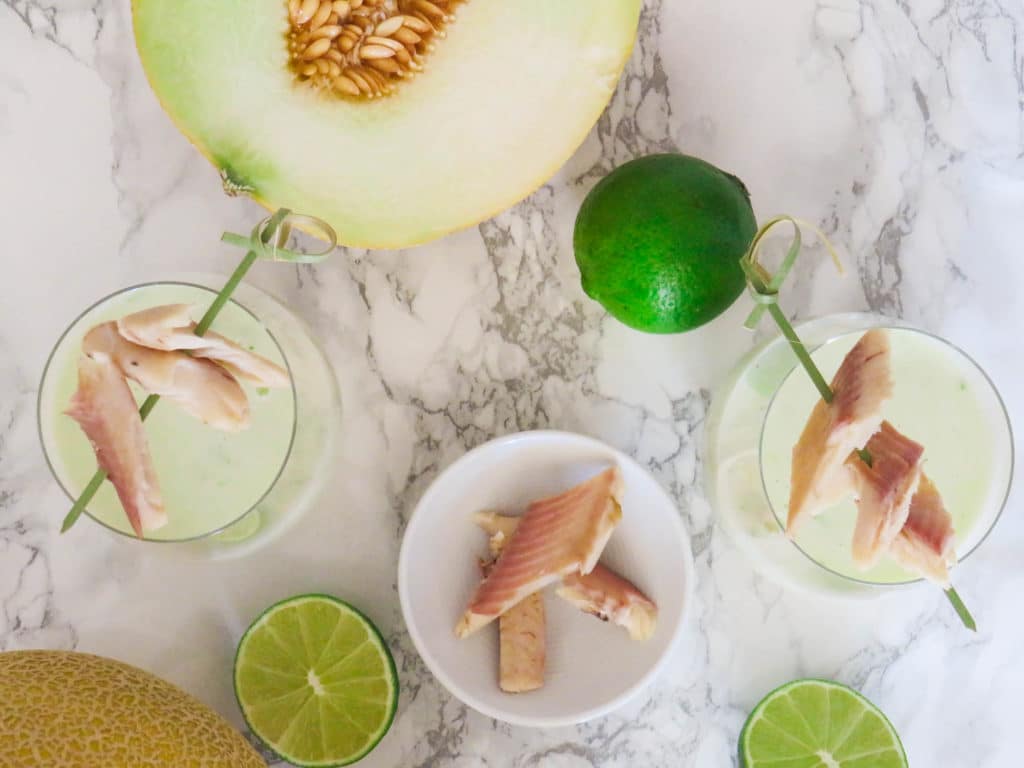 Kalte Melonensuppe mit geräuchertem Saibling - genussfreudig Kalte Melonensuppe mit geräuchertem Saibling - genussfreudig