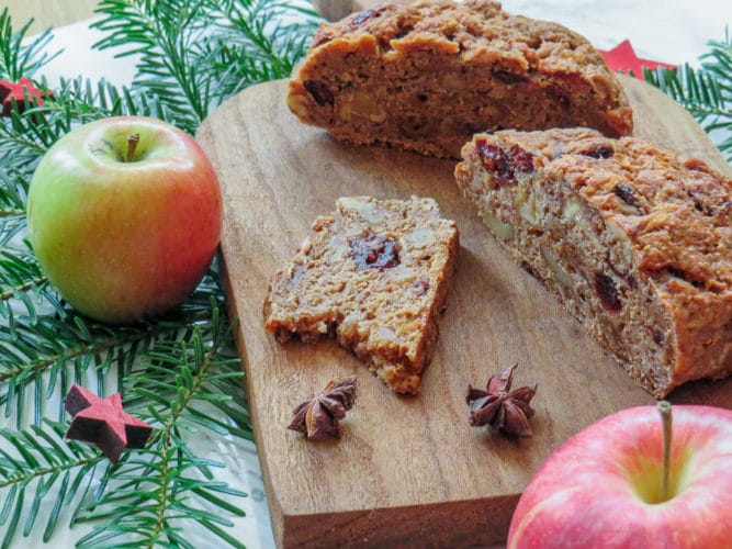 Apfelbrot mit Cranberries und Walnüssen - genussfreudig