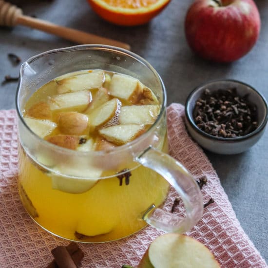 Heiße Apfel-Ingwer-Limonade mit Zimt und Nelken - genussfreudig