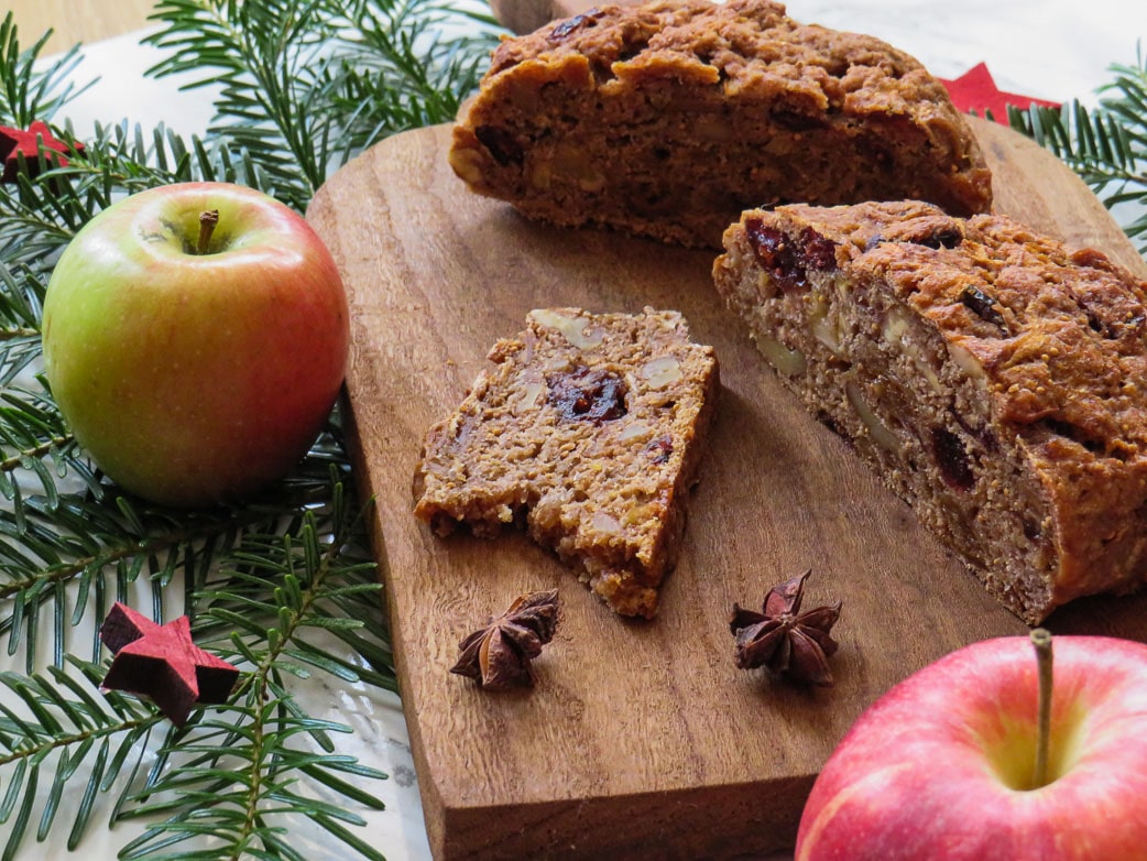 Apfelbrot mit Cranberries und Walnüssen - genussfreudig